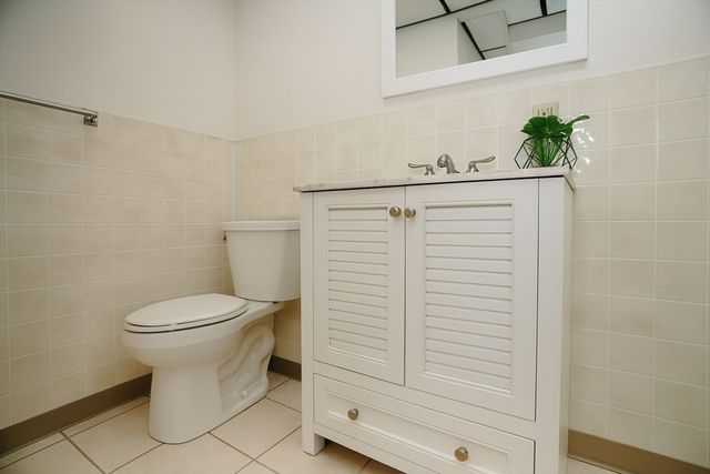 64 Drake Ave, Stoughton, MA 02072