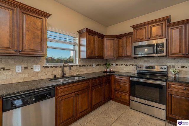 218 Sangria Drive, Vine Grove, KY 40175