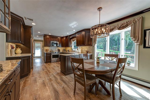 14 Breeze Hill Road, Northport, NY 11768