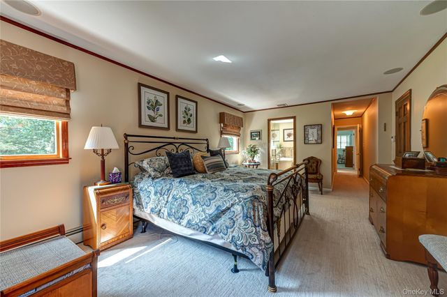 14 Breeze Hill Road, Northport, NY 11768