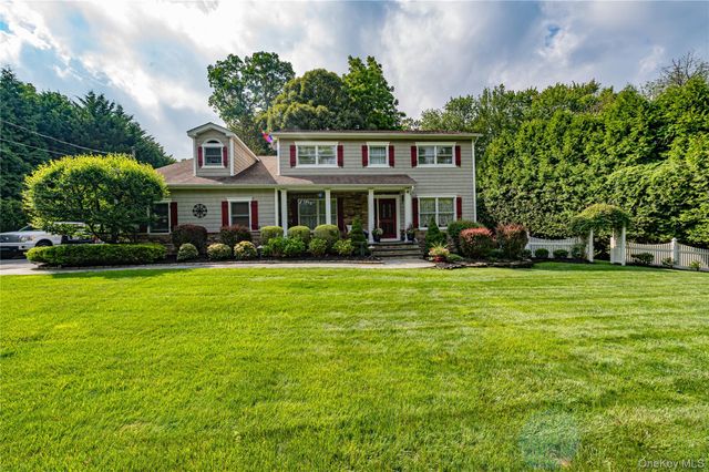 14 Breeze Hill Road, Northport, NY 11768
