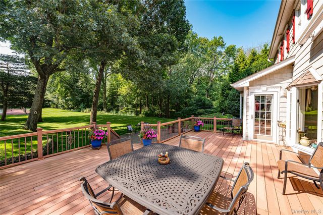 14 Breeze Hill Road, Northport, NY 11768