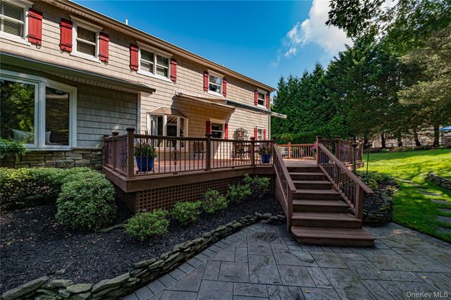 14 Breeze Hill Road, Northport, NY 11768