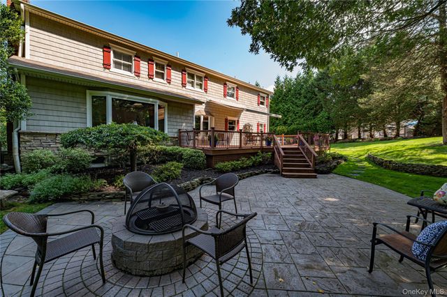 14 Breeze Hill Road, Northport, NY 11768