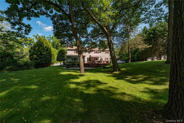 14 Breeze Hill Road, Northport, NY 11768