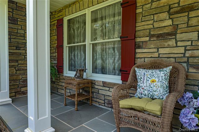 14 Breeze Hill Road, Northport, NY 11768