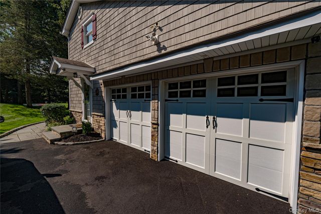 14 Breeze Hill Road, Northport, NY 11768