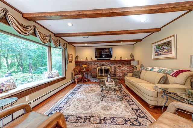 14 Breeze Hill Road, Northport, NY 11768