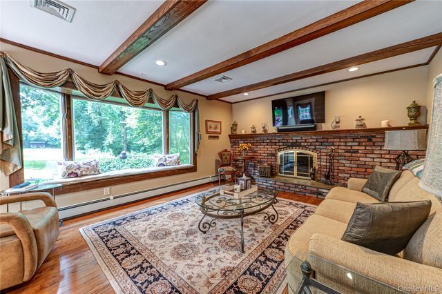 14 Breeze Hill Road, Northport, NY 11768