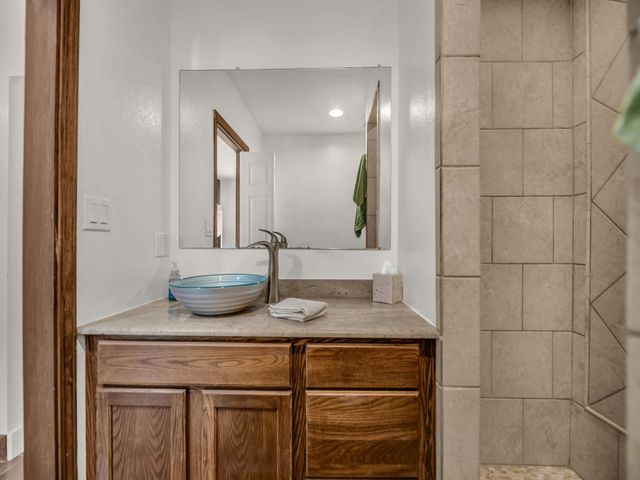 1011 E Lake Drive, Weatherford, TX 76087
