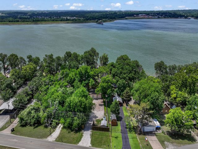 1011 E Lake Drive, Weatherford, TX 76087