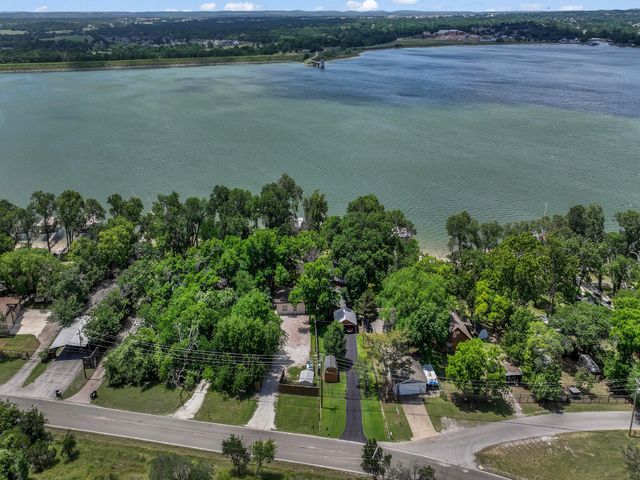 1011 E Lake Drive, Weatherford, TX 76087