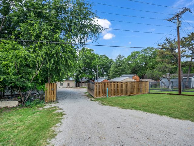 1011 E Lake Drive, Weatherford, TX 76087