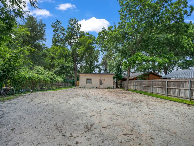1011 E Lake Drive, Weatherford, TX 76087