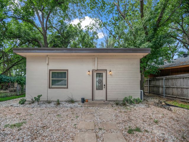 1011 E Lake Drive, Weatherford, TX 76087