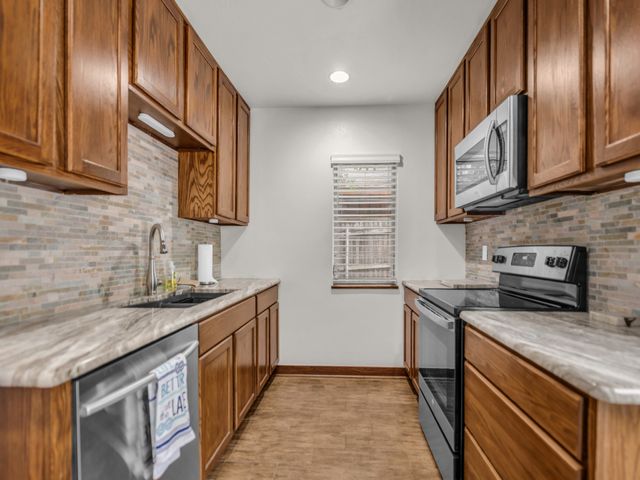 1011 E Lake Drive, Weatherford, TX 76087