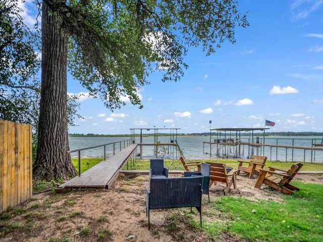 1011 E Lake Drive, Weatherford, TX 76087