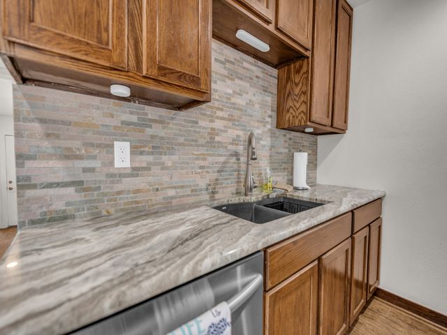 1011 E Lake Drive, Weatherford, TX 76087