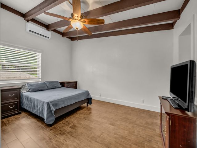 1011 E Lake Drive, Weatherford, TX 76087