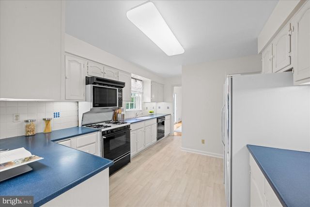 2537 N WAKEFIELD ST, Arlington, VA 22207