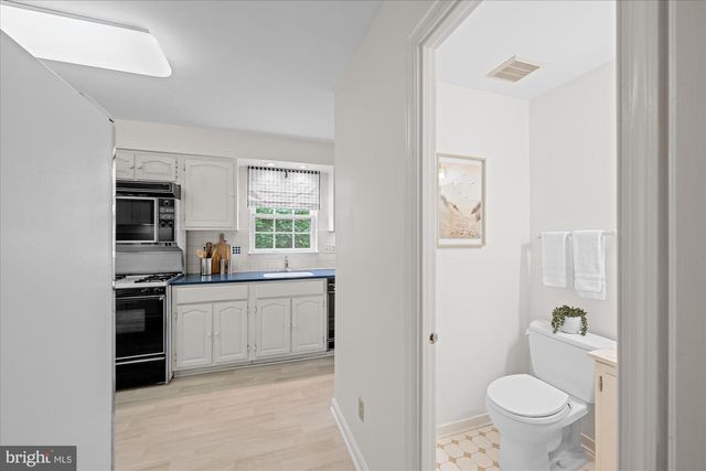 2537 N WAKEFIELD ST, Arlington, VA 22207