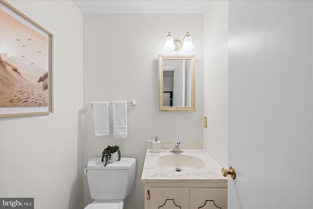 2537 N WAKEFIELD ST, Arlington, VA 22207