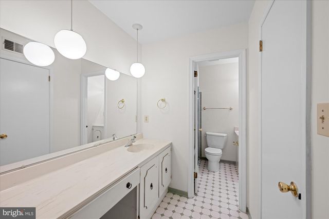 2537 N WAKEFIELD ST, Arlington, VA 22207