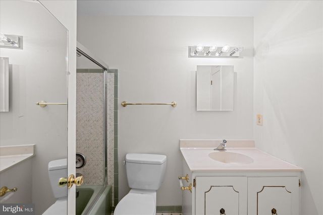 2537 N WAKEFIELD ST, Arlington, VA 22207