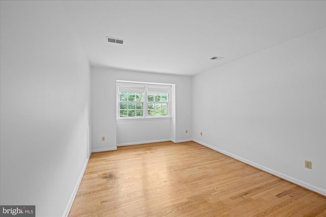 2537 N WAKEFIELD ST, Arlington, VA 22207