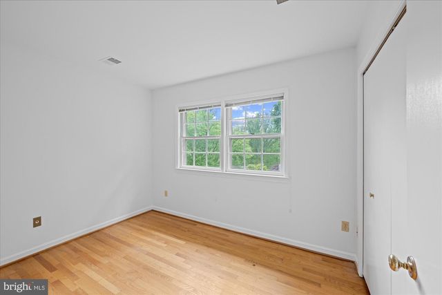 2537 N WAKEFIELD ST, Arlington, VA 22207