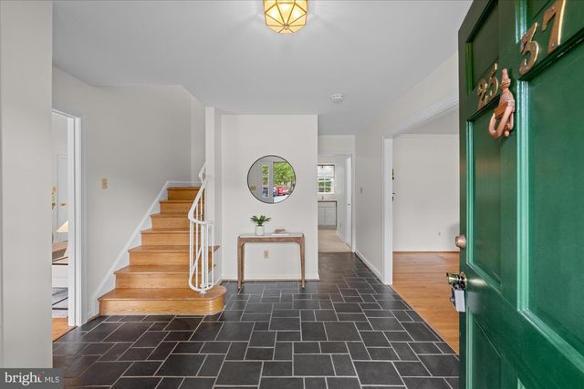 2537 N WAKEFIELD ST, Arlington, VA 22207