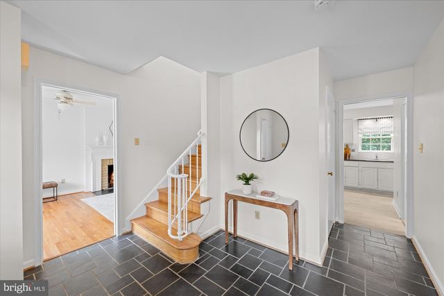 2537 N WAKEFIELD ST, Arlington, VA 22207
