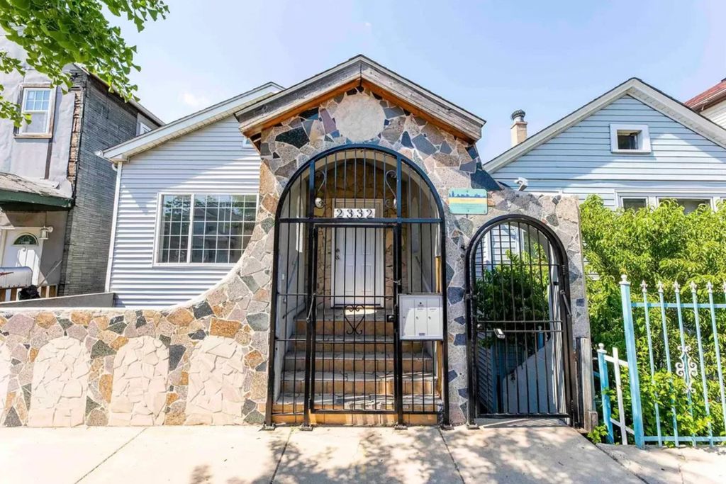 2332 W 18th Place, Chicago, IL 60608