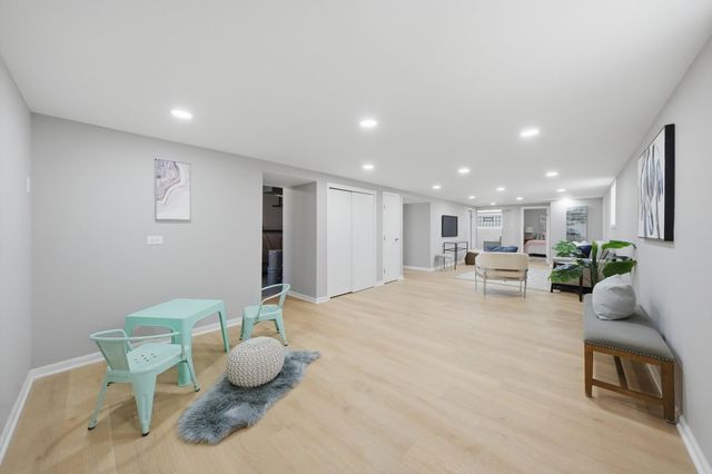 6437 S Kedvale Avenue, Chicago, IL 60629