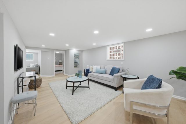 6437 S Kedvale Avenue, Chicago, IL 60629
