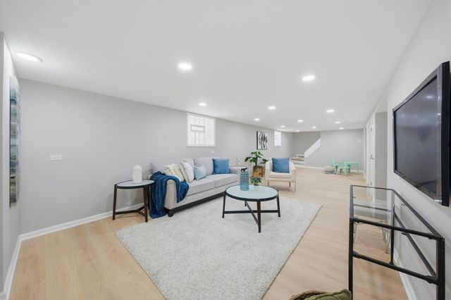 6437 S Kedvale Avenue, Chicago, IL 60629