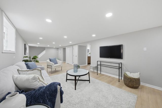 6437 S Kedvale Avenue, Chicago, IL 60629