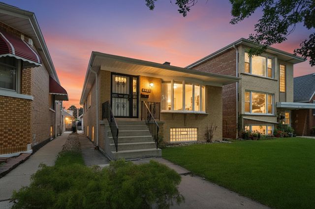 6437 S Kedvale Avenue, Chicago, IL 60629