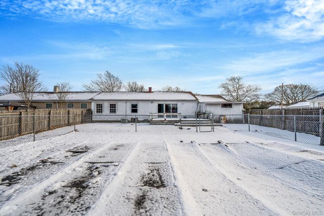 741 Hamilton Avenue, Westhampton Beach, NY 11978