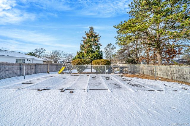 741 Hamilton Avenue, Westhampton Beach, NY 11978