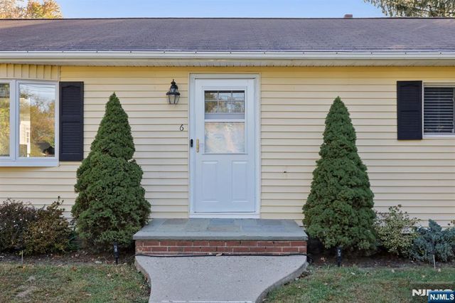 6 Mohawk Trail, West Milford, NJ 07480