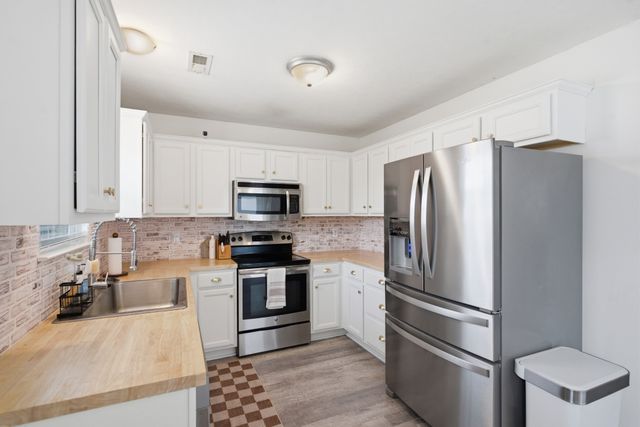 418 Deer Meadow Ln, Lebanon, TN 37090