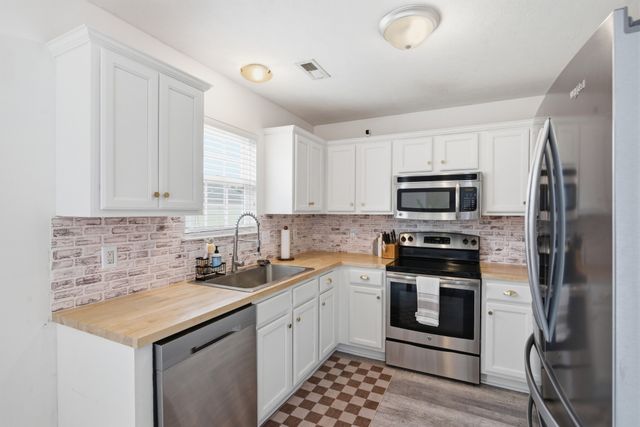 418 Deer Meadow Ln, Lebanon, TN 37090