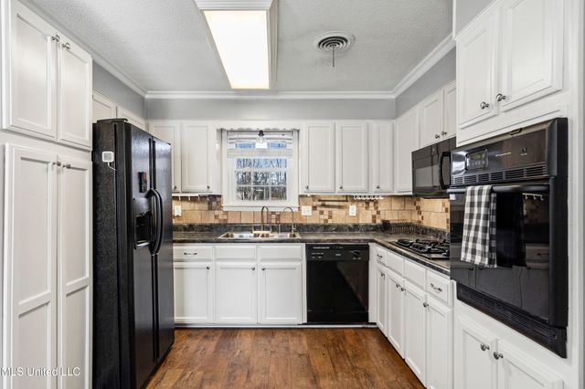 213 Dogwood Lane, Batesville, MS 38606
