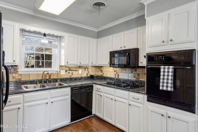 213 Dogwood Lane, Batesville, MS 38606