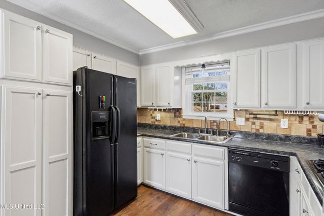 213 Dogwood Lane, Batesville, MS 38606