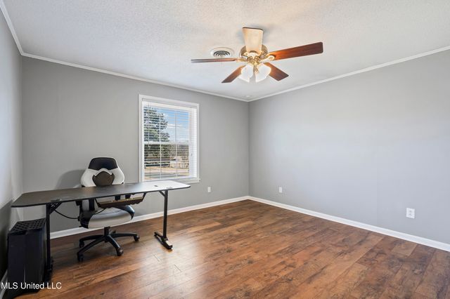 213 Dogwood Lane, Batesville, MS 38606