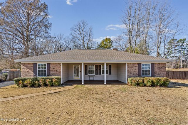 213 Dogwood Lane, Batesville, MS 38606