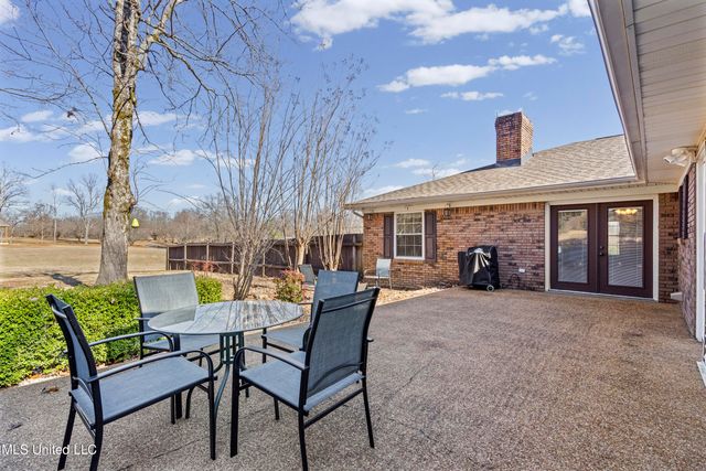 213 Dogwood Lane, Batesville, MS 38606