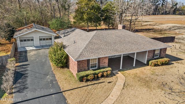 213 Dogwood Lane, Batesville, MS 38606